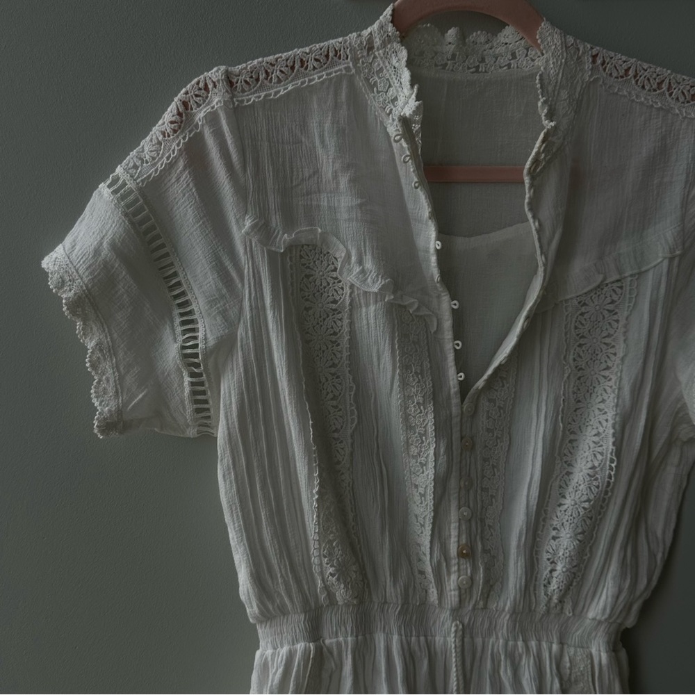Boutique white embroidery dress - Picture 2 of 3